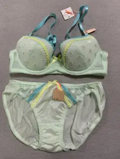 C65M トリンプ　アモスタイル　ドット柄　ブラ＆ショーツセット　グリーン