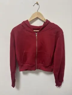 レッド ショート丈 ジップアップ パーカー