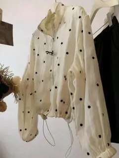 【SHEIN】ドット柄 シアージャケットのサムネイル