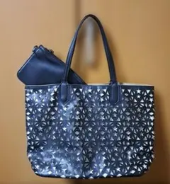 GUSCIO グッシオ　 星のパンチングトートバッグのサムネイル