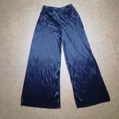 GRL 黒　細かなプリーツ　ウエストがゴムのゆったりパンツ