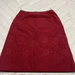 【値下げ】美品　HANAI&Co.【赤い花柄刺繍タイトスカート】のサムネイル