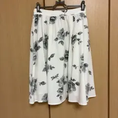 膝丈　フレアスカート