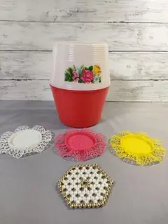 昭和レトロ 赤と白の花柄ゴミ箱とコースターセット