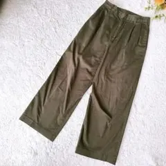 アーバンリサーチ ワイドパンツ カーキ Sサイズ タック入り 大人カジュアル