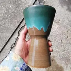 花瓶、花器、焼物、工芸品、置物、華道、茶道、青緑と茶色の陶器花瓶