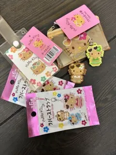 日焼けハローキティ ポーチ、カードホルダー、ラバーストラップ 4個セット