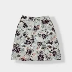 NATURAL BEAUTY BASIC 総柄 花柄 膝丈スカート グレー XSのサムネイル