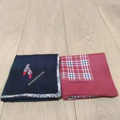 BURBERRYの赤いチェック柄&黒い赤いパンプス柄　ハンカチ　2枚セット