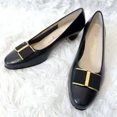 ✨極美品✨サルヴァトーレフェラガモ パンプス ヴァラリボン　レザー ネイビーのサムネイル