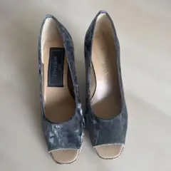 DIANA グレー スエード風 オープントゥ ウェッジヒール