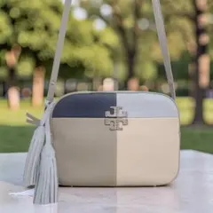 美品 TORY BURCH トリーバーチ マックグロー カメラバッグ タッセルのサムネイル