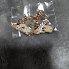 猫デザイン イヤリング オレンジと白