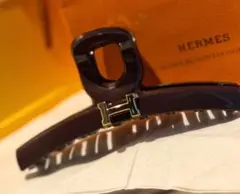 HERMES ブラウンレザー ヘアクリップ HERMES ノベルティダークブラウン Hヘアクリップ - メルカリ
