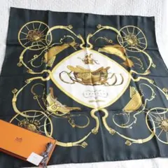 人気柄HERMES エルメス カレ90新品箱入り古代エジプト スカラベ 鷲柄