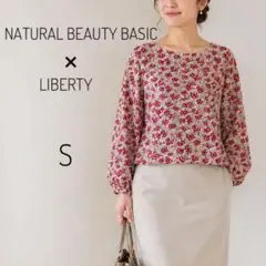 ナチュラルビューティーベーシック× リバティ　花柄ブラウス Sのサムネイル