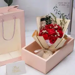 赤い造花の花束 ギフトボックス入りライト付