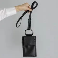 【美品】ear PAPILLONNER レザー スマホショルダーバッグ 黒のサムネイル
