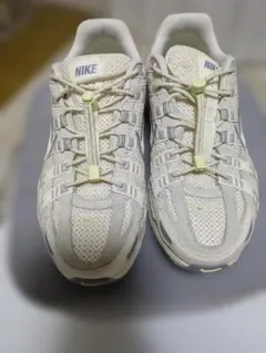 NIKE メッシュスニーカー ホワイト/クリーム