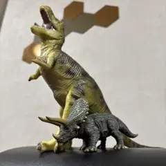 45cmのティラノサウルスとCollectaトリケラトプスのフィギュアセット