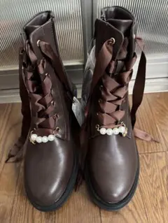 お*ち様 アクシーズ ファム axes femme パールチャーム付ミドルブーツのサムネイル