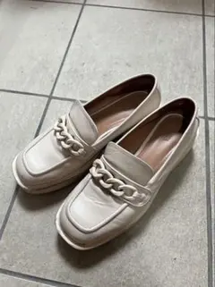 ZARA チェーンスクエアトゥローファー アイボリーのサムネイル
