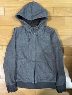 ユニクロ　フリースパーカー　濃グレー　M
