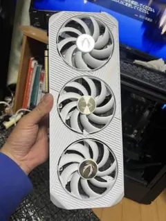 zotac GeForce RTX 5090ホワイトファンだけ