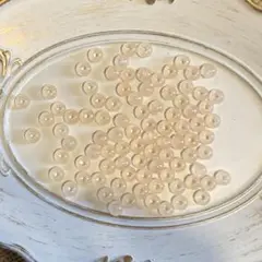 薄いオレンジのクリアビーズ