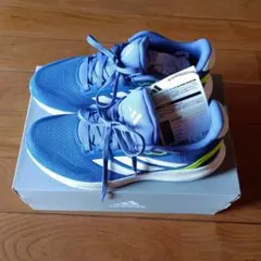 新品　アディダス　スニーカー　22センチ