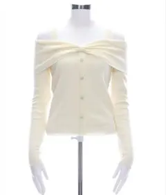 オフショルダーアイボリーセーター