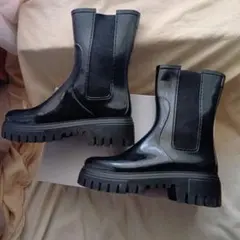 エナメル調　 ブラック サイドゴアブーツ