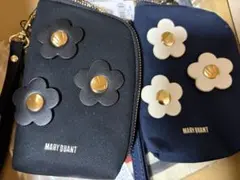 MARY QUANT フラワーモチーフポーチ