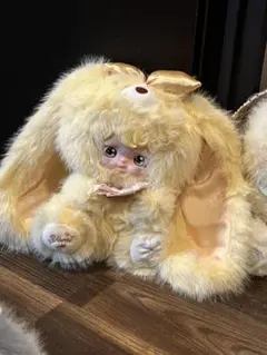 クリーム色ウサギデザインぬいぐるみ