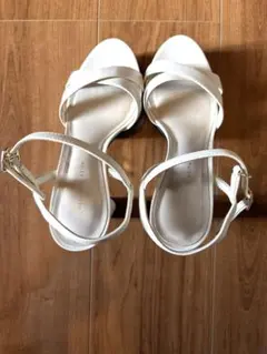 Charles & Keith 厚底サンダル ホワイト 37のサムネイル