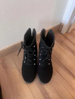 ビジュー付きブラックレースアップブーツ