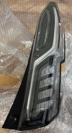 ホンダ　N BOXカスタム　JF3 右テールレンズのサムネイル