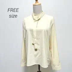 美品 アーバンリサーチ 2WAY タイ付きスタンドカラーブラウス アイボリー Fのサムネイル