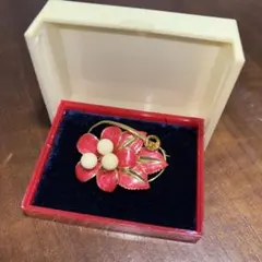 【ヴィンテージ】赤い花のブローチ エナメル仕上げ