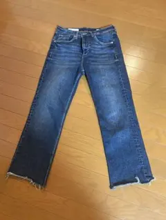 【ZARA】カットオフ　マムフィット・フレアデニムパンツのサムネイル