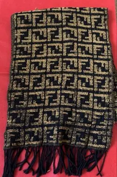 Fendi ロゴパターン マフラー 黒と金