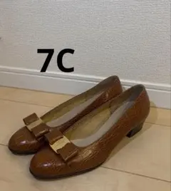 フェラガモ　ヴァラリボン　パンプス