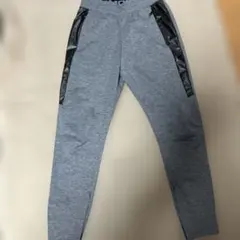 UNDER ARMOUR.グレー ジャージパンツ