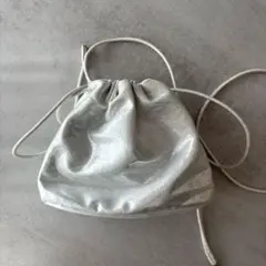シルバー 巾着型ショルダーバッグ