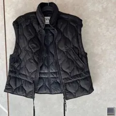 ZARA黒いキルティングノースリーブベスト
