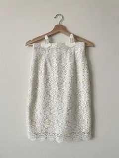 大きめ花柄レースのホワイトタイトスカート