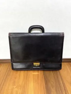 フェラガモ　ビジネスバッグ　ダイアル式