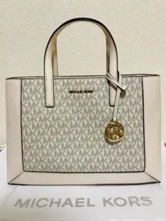 MICHEAL KORS サッチェルミディアムMKシグネチャー