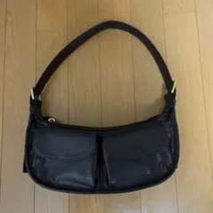 レザーショルダーバッグ フロントポケット付き