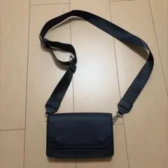 TAKEO KIKUCHI 黒　ショルダーバッグ フラップ付き